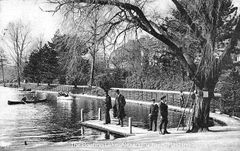 The-boating-lake-in-Alexandra-Park.-1910.